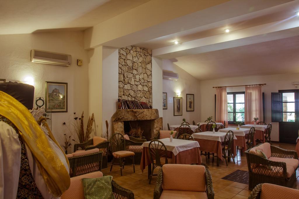 Hotel Ristorante Sa Pedrera Càbras Εξωτερικό φωτογραφία